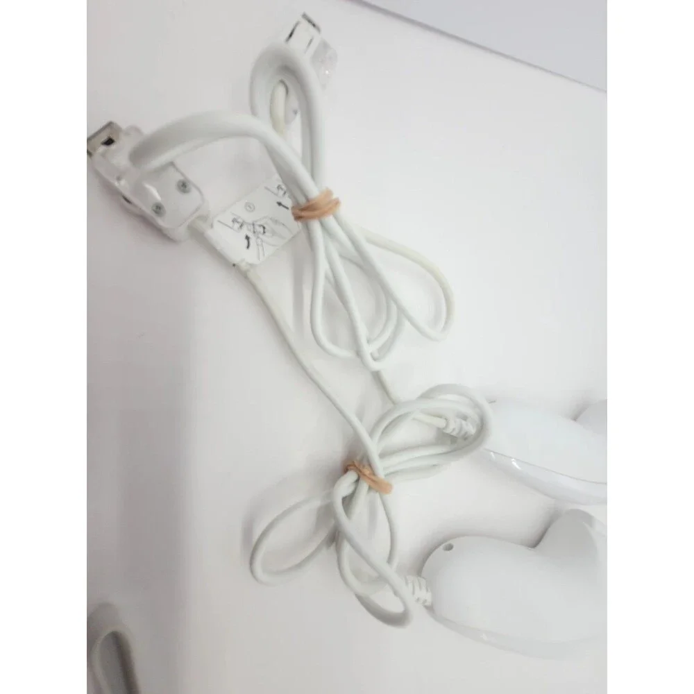Nintendo Wii Controller 5 Piece Set: Controllers, Zapper, and Nunchuks